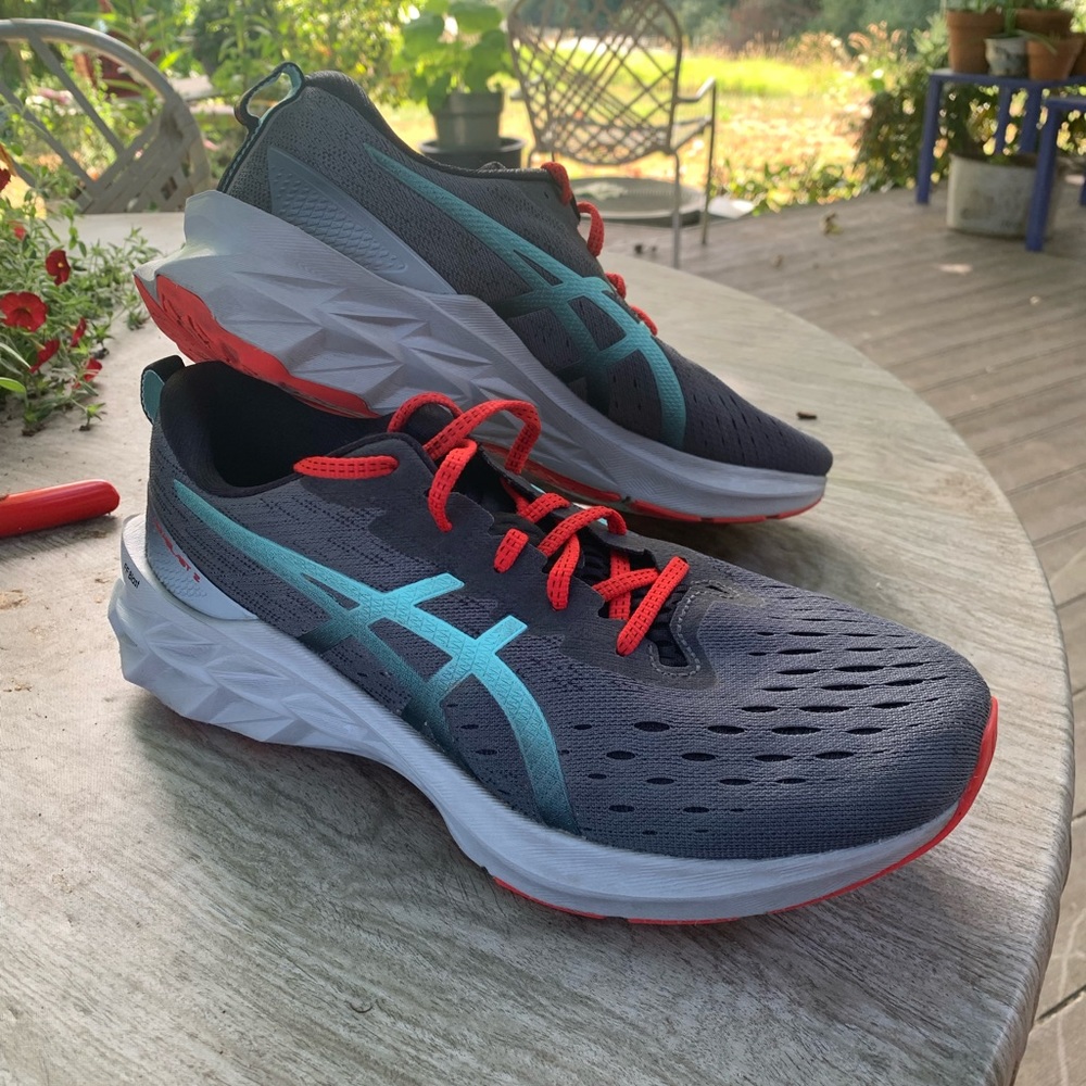 ASICS NOVABLAST 2